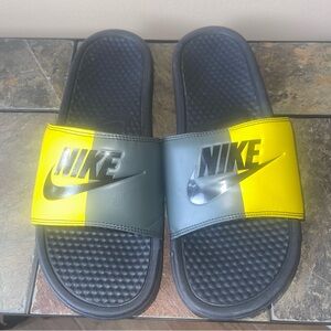 Men’s Nike Benassi slides